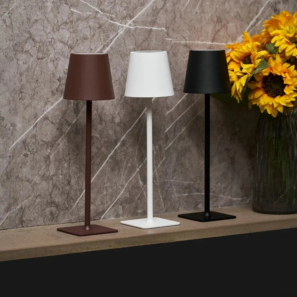 Dimmbare hohe Tischlampe