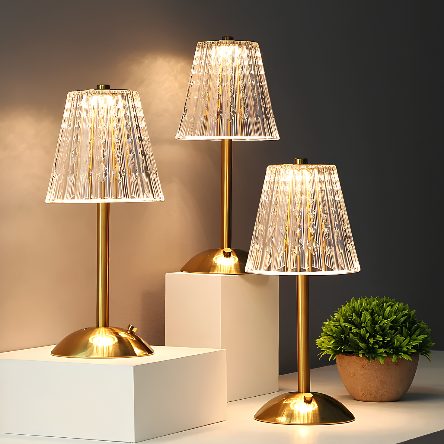 Goldene Kristall-Tischlampe