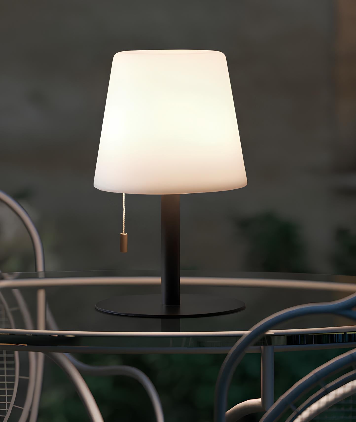 Minimalistische moderne Tischlampe
