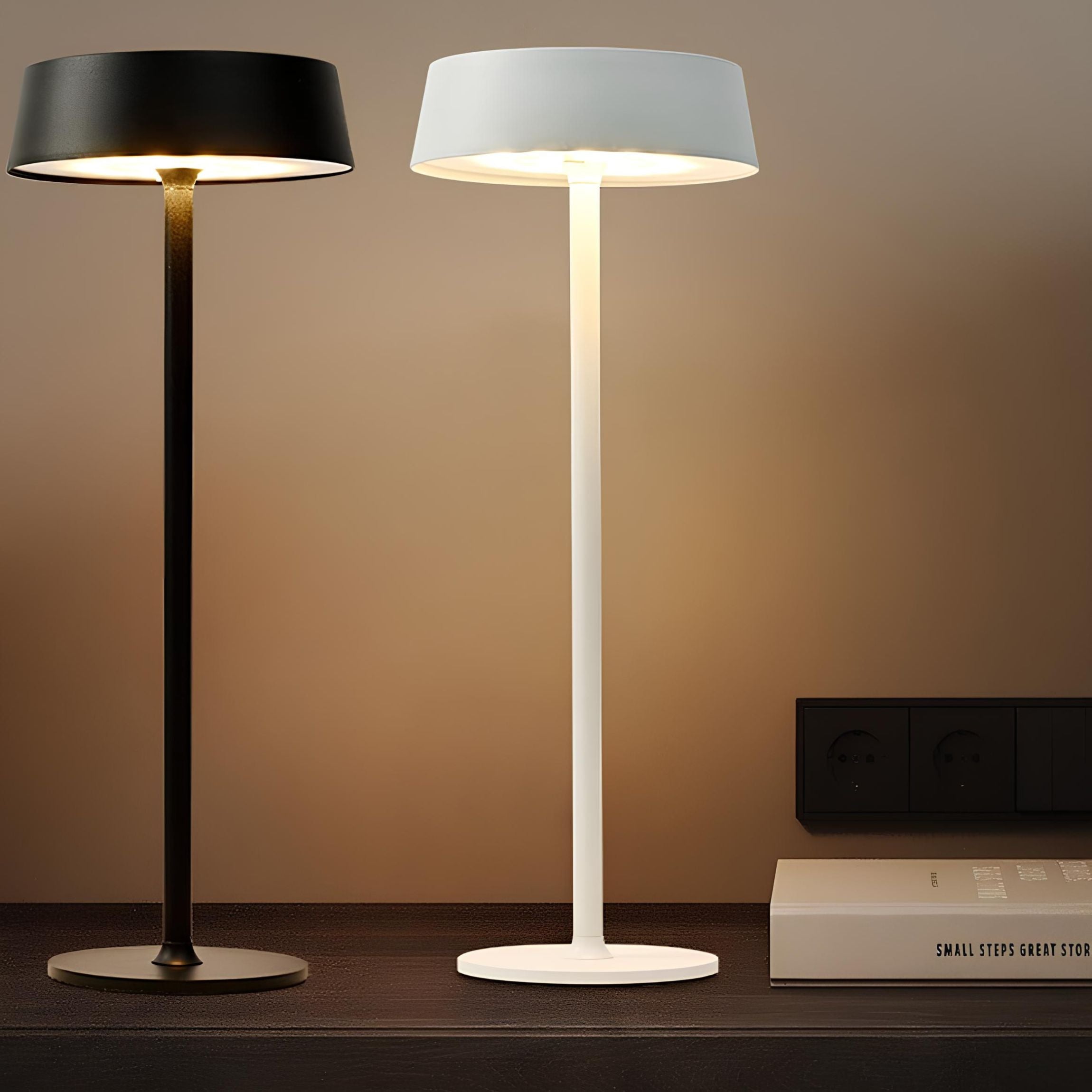 Schlanke moderne Tischlampe