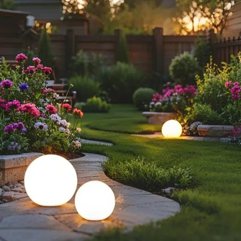 Kugelförmige Gartenleuchte