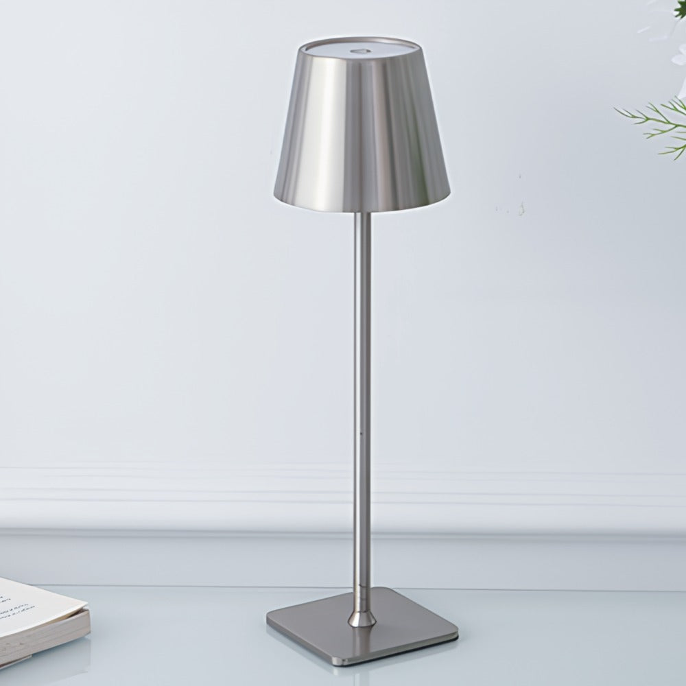 Dimmbare hohe Tischlampe