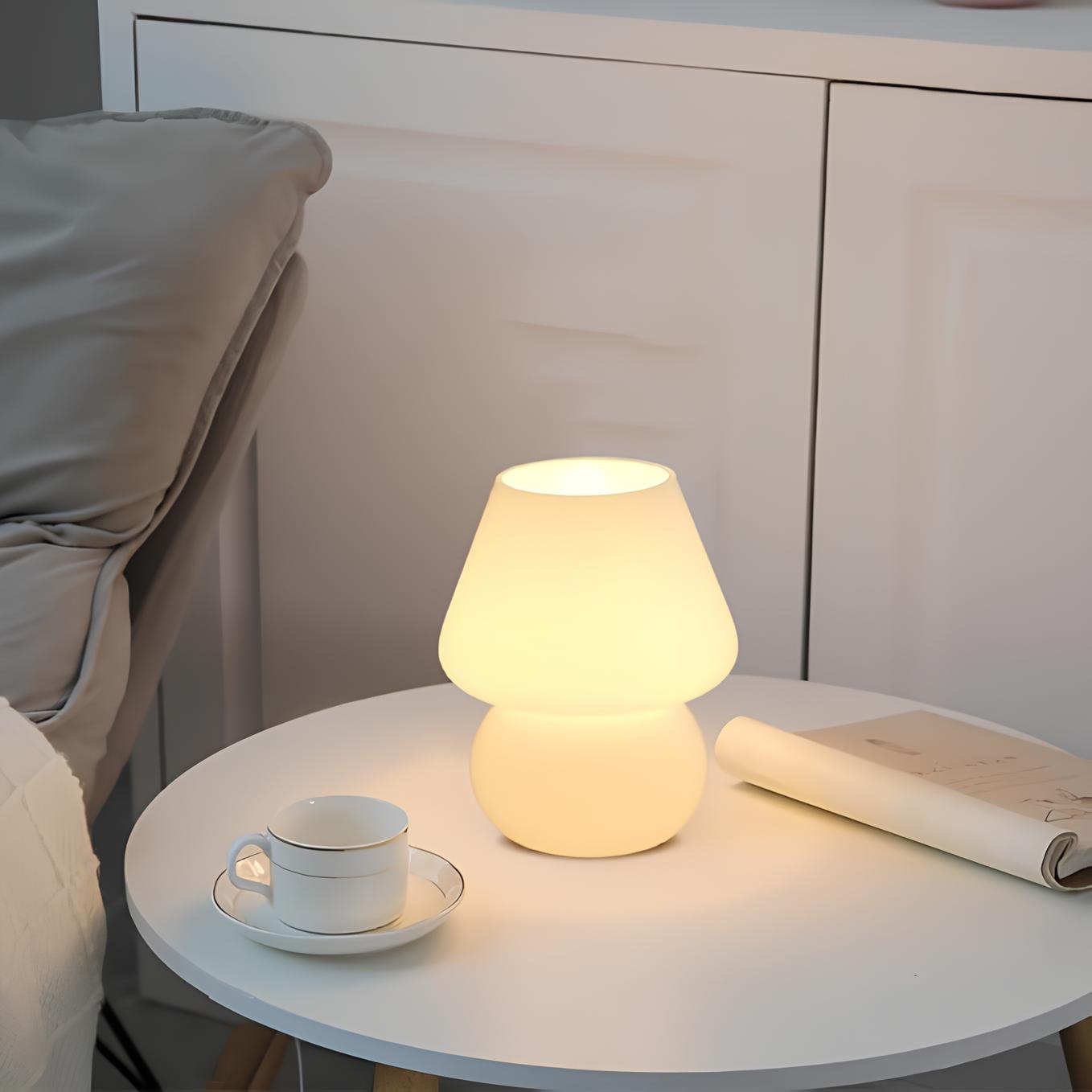 Verra™ Lampe aus mundgeblasenem Glas