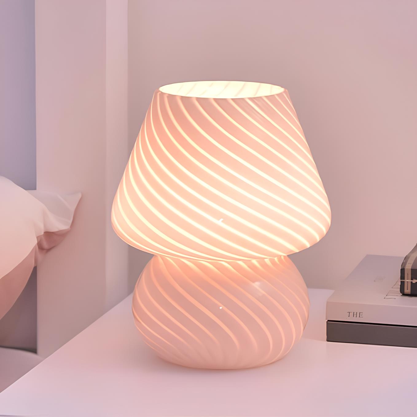 Verra™ Lampe aus mundgeblasenem Glas