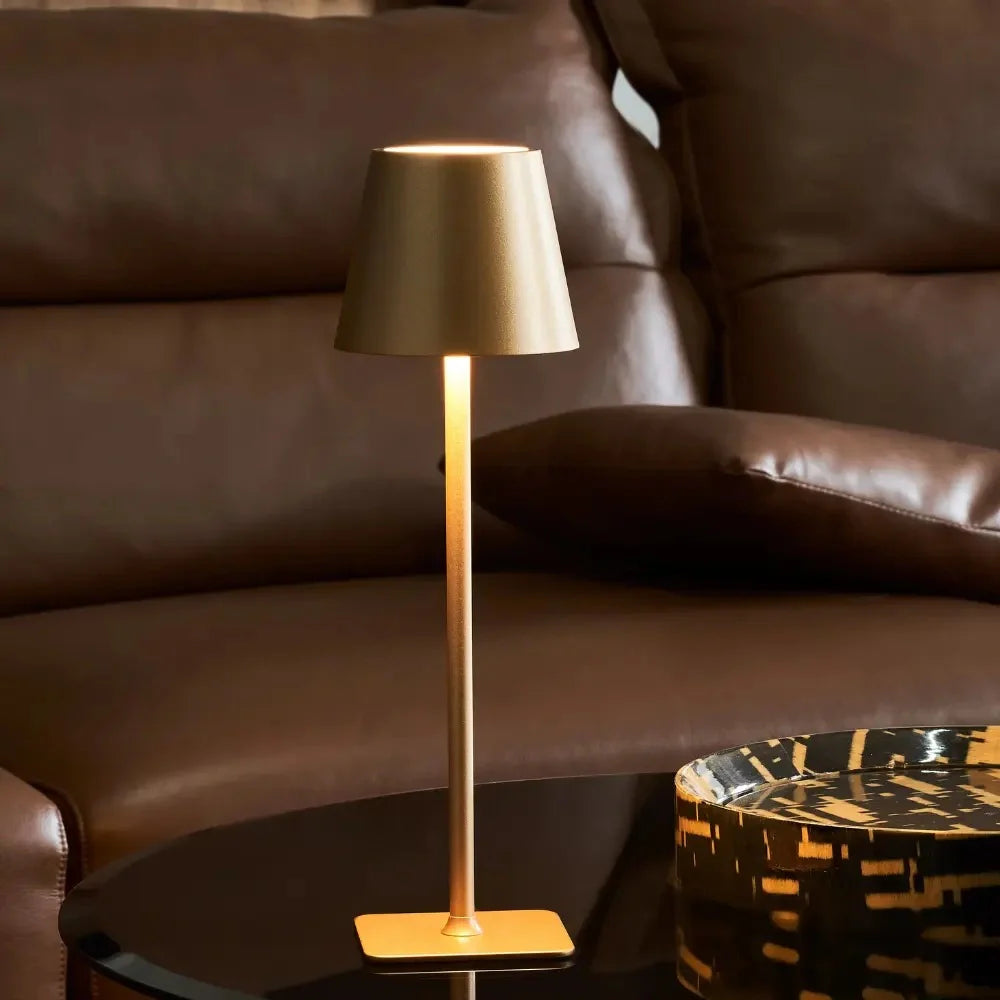 Dimmbare hohe Tischlampe