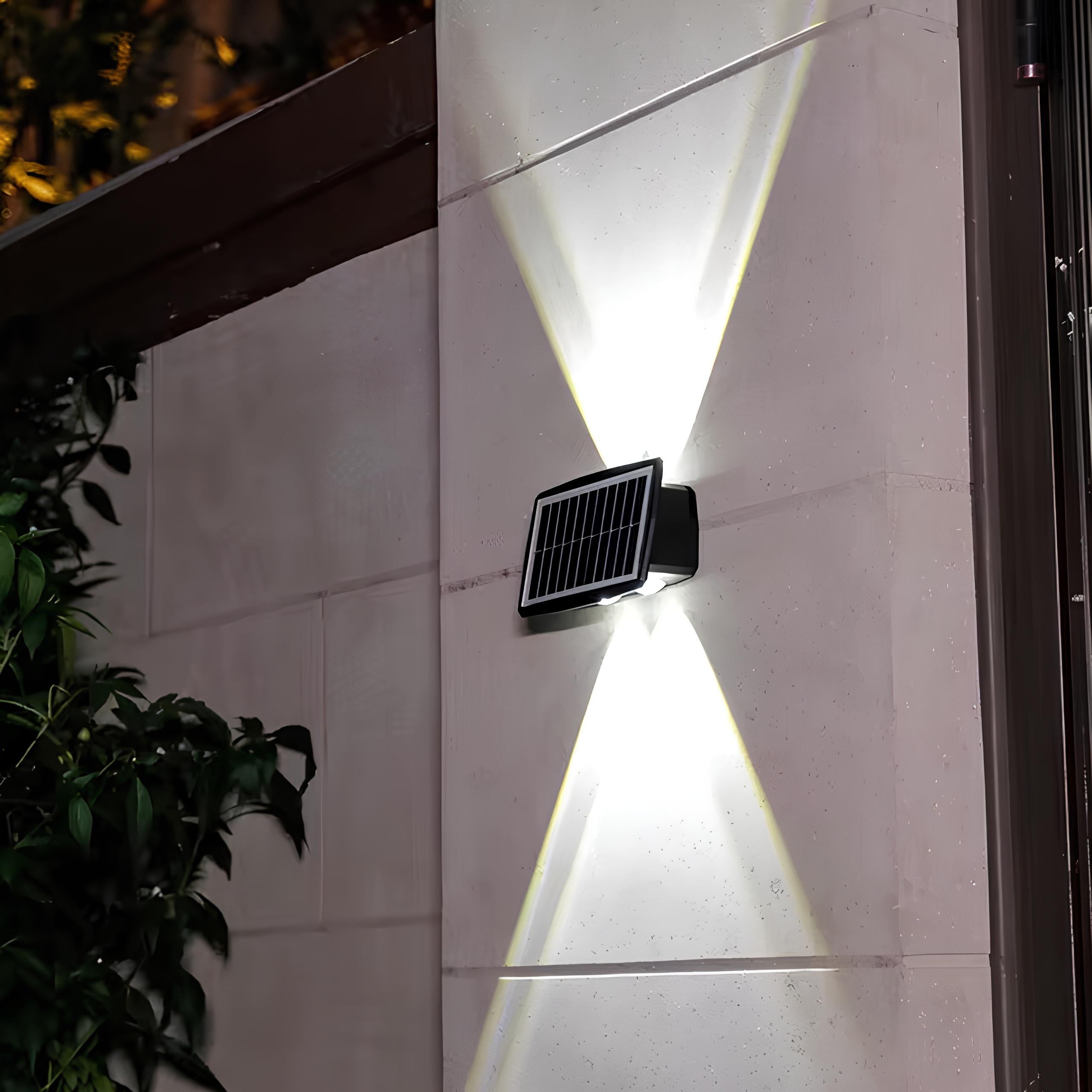 Solarbetriebene Wandleuchte