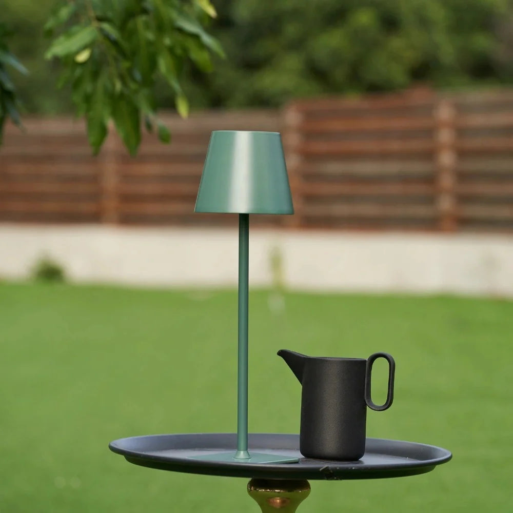 Dimmbare hohe Tischlampe