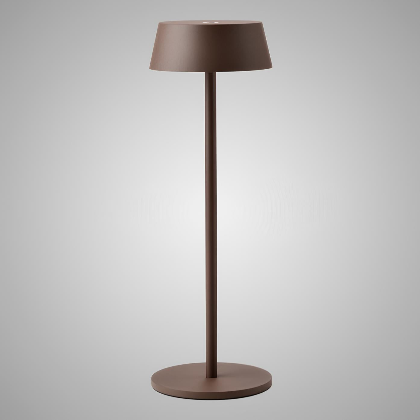 Schlanke moderne Tischlampe