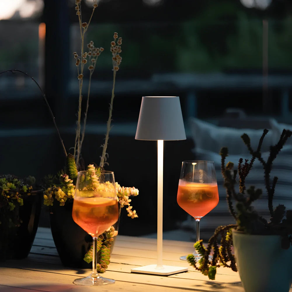 Dimmbare hohe Tischlampe