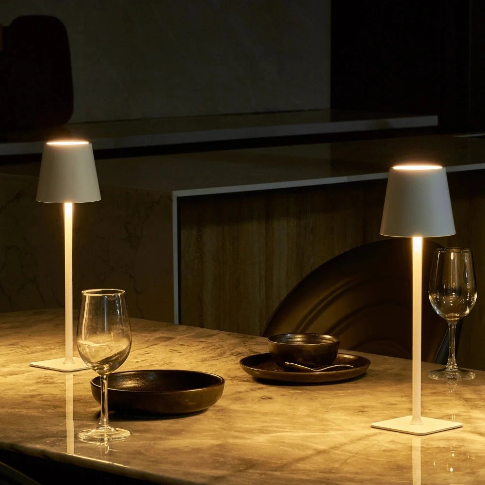 Dimmbare hohe Tischlampe