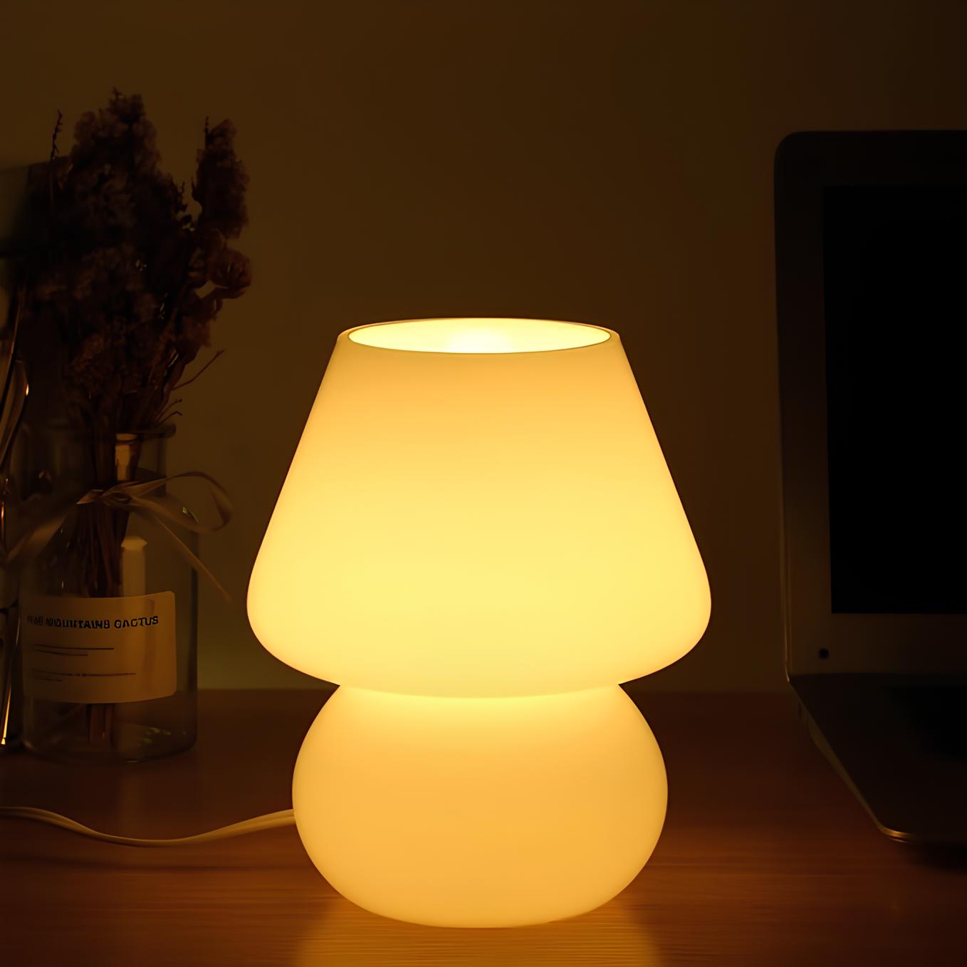 Verra™ Lampe aus mundgeblasenem Glas