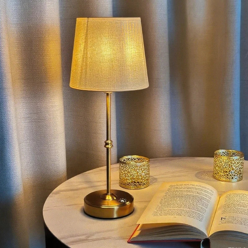 GoldenEase™ Tischlampe