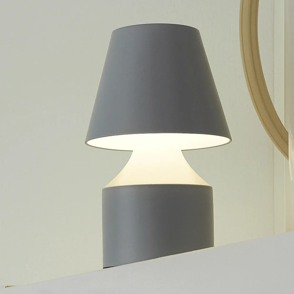 Oblo™ Tischlampe