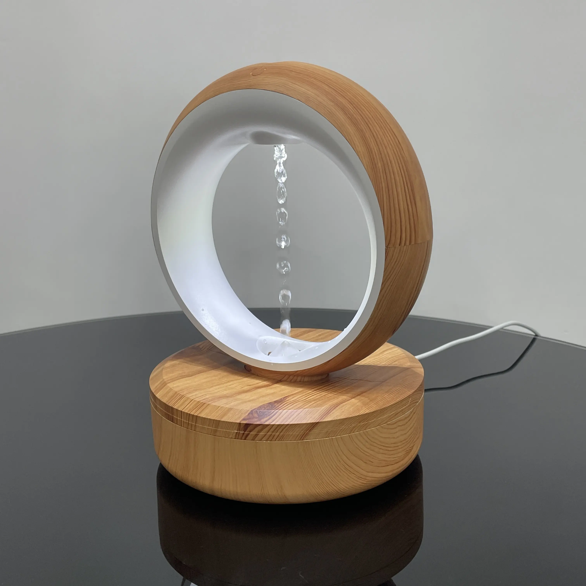 GravityDefy schwebende Wasserlampe