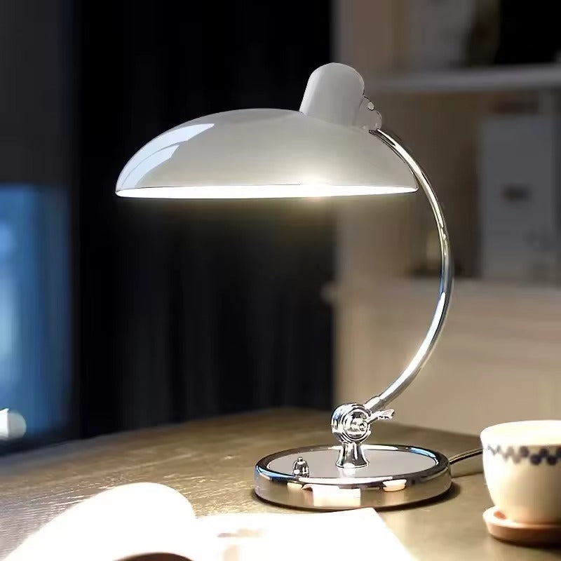Retro -Bogen -Tischlampe