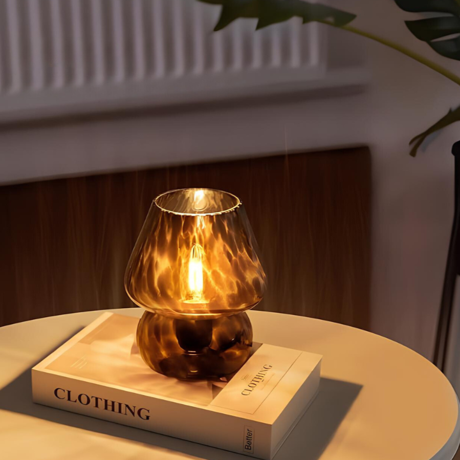 Verra™ Lampe aus mundgeblasenem Glas
