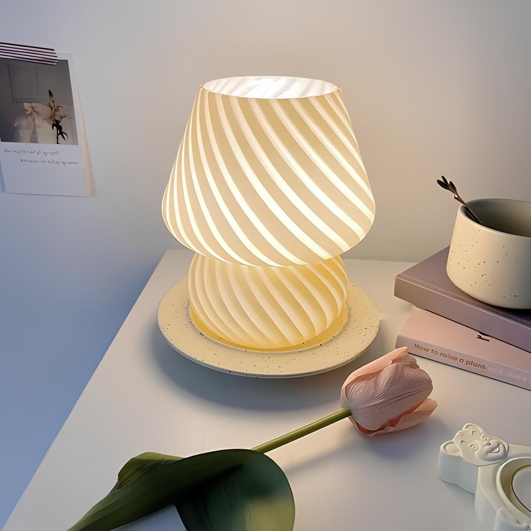Verra™ Lampe aus mundgeblasenem Glas