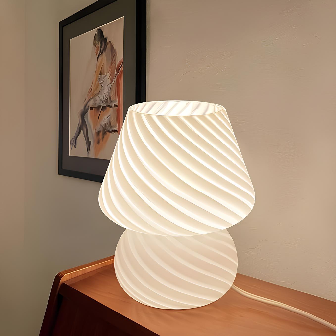 Verra™ Lampe aus mundgeblasenem Glas