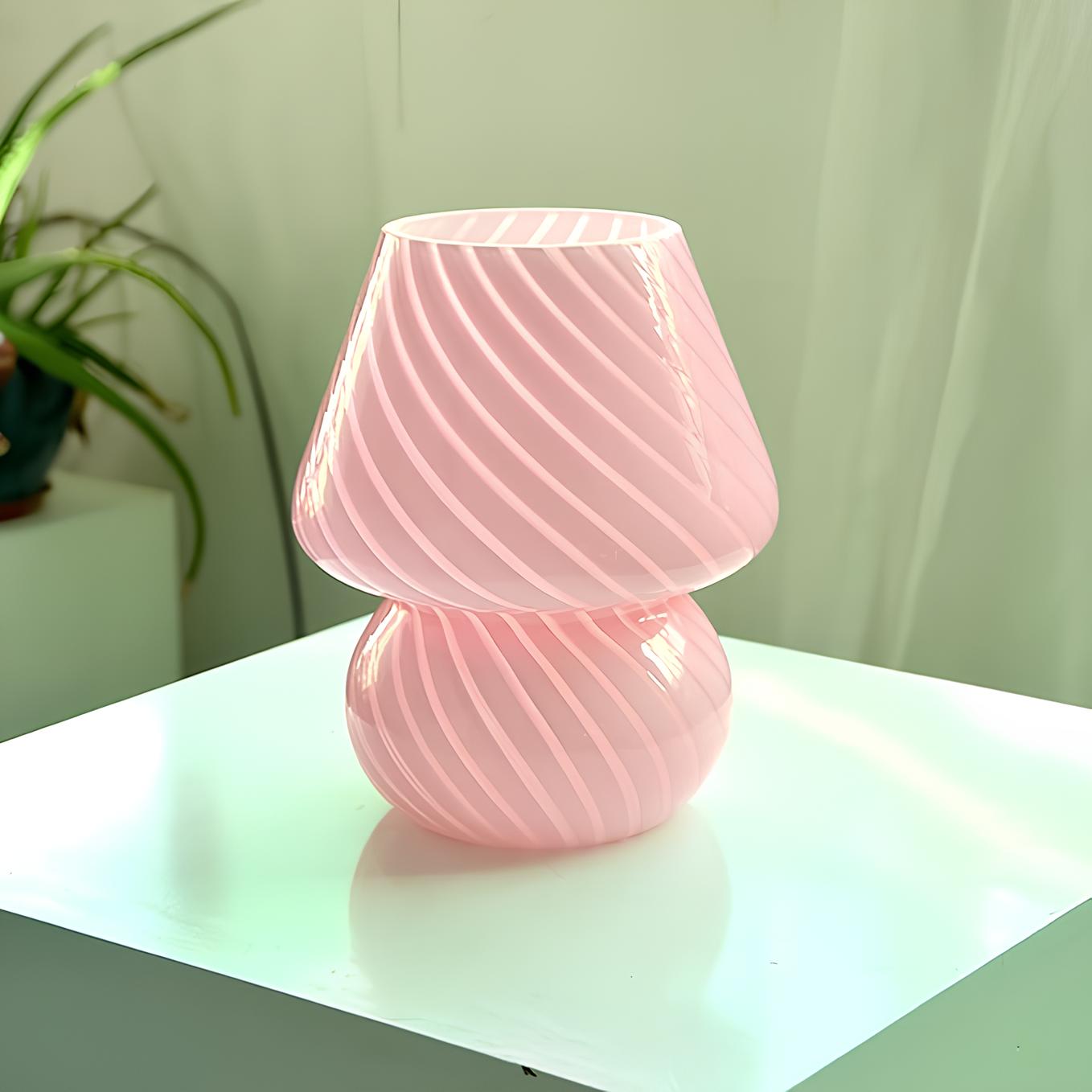 Verra™ Lampe aus mundgeblasenem Glas