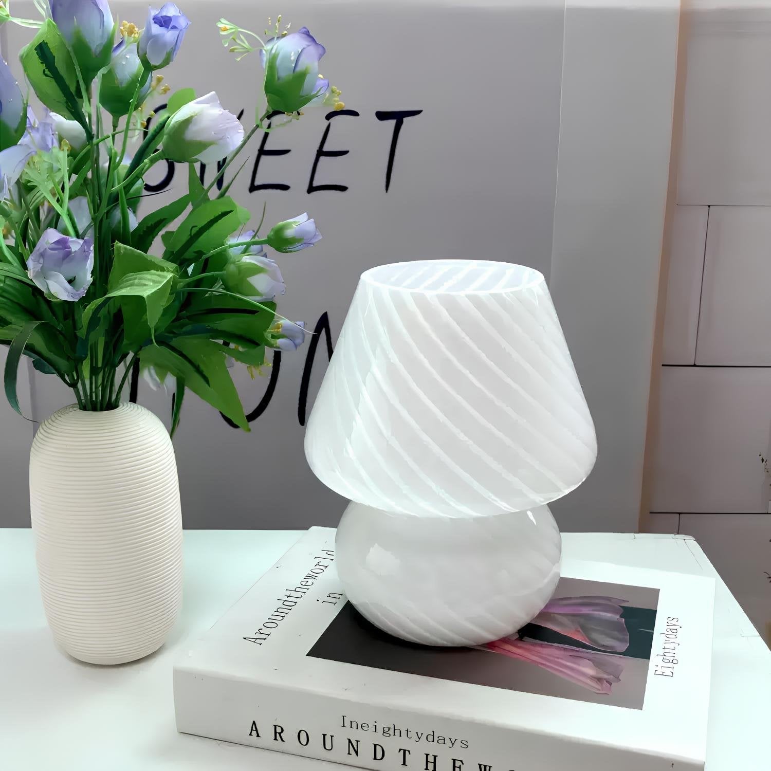 Verra™ Lampe aus mundgeblasenem Glas
